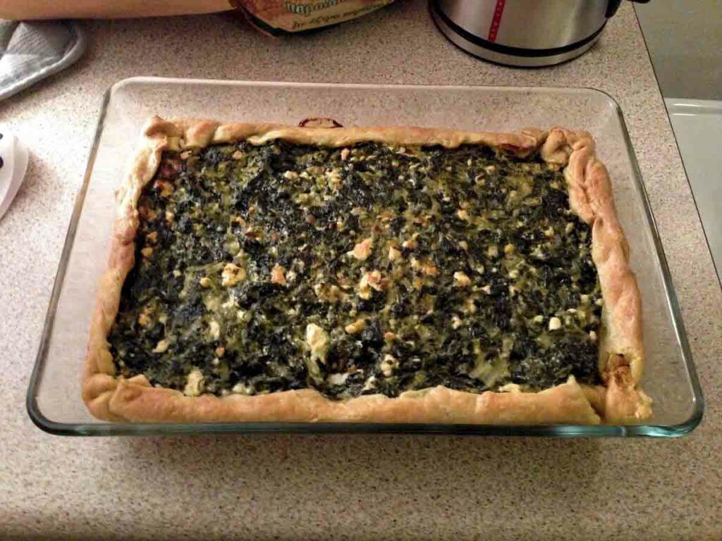 Греческий пирог с помидорами и брынзой