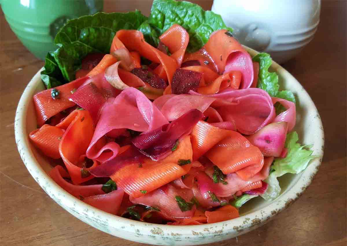 Салат с маринованным луком болгарским перцем