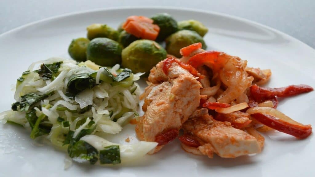 Курица императорская с овощами в соусе