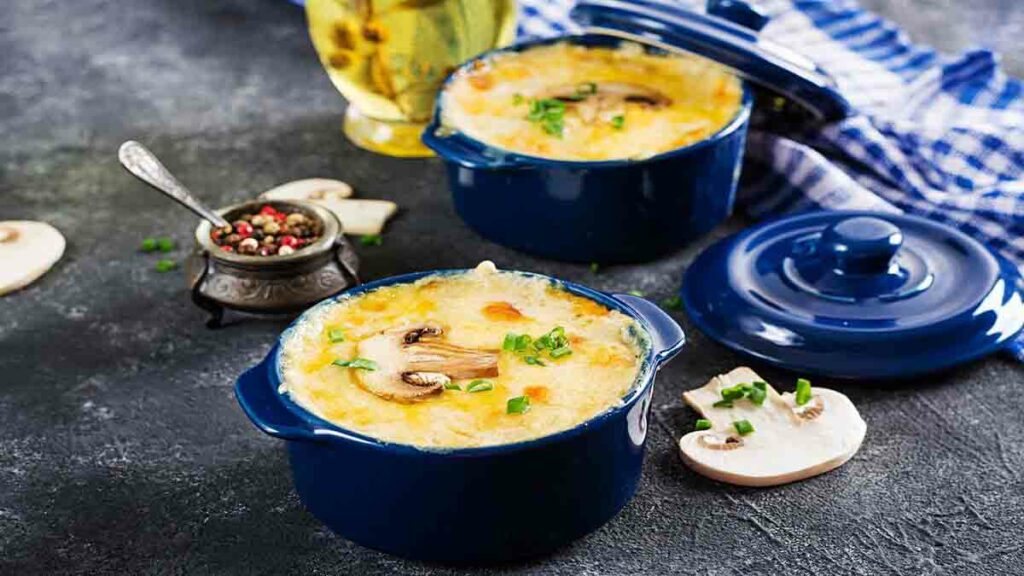 Куриный жюльен с грибами