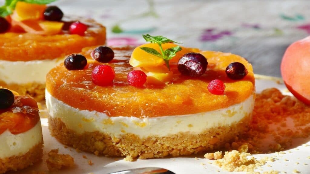 Нежный пирог с мандаринами и грушами
