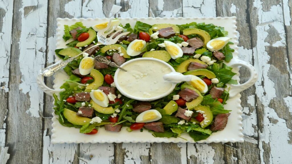 Салат с курицей и авокадо