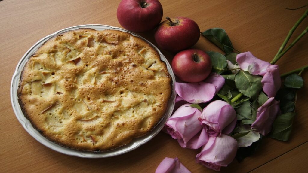 Шарлотка на молоке